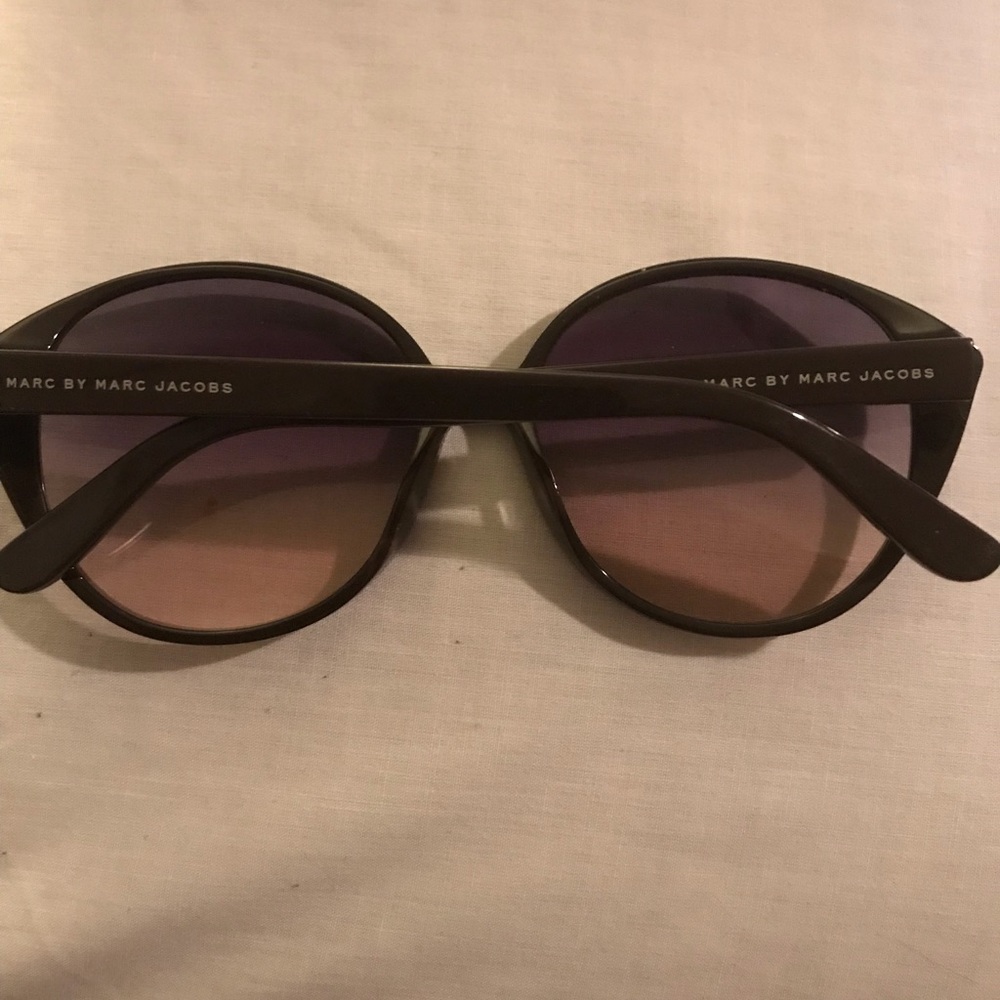Marc Jacob Sunglasses - Picture 2 of 4